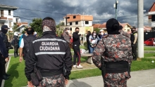 Guardia Ciudadana durante los operativos de control en un parque de la ciudad de Cuenca