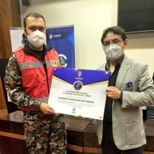 Cristian Cuesta, subcomandante de la Guardia Ciudadana, recibe placa de reconocimiento
