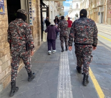 Guardia Ciudadana brindando apoyo a adulta mayor